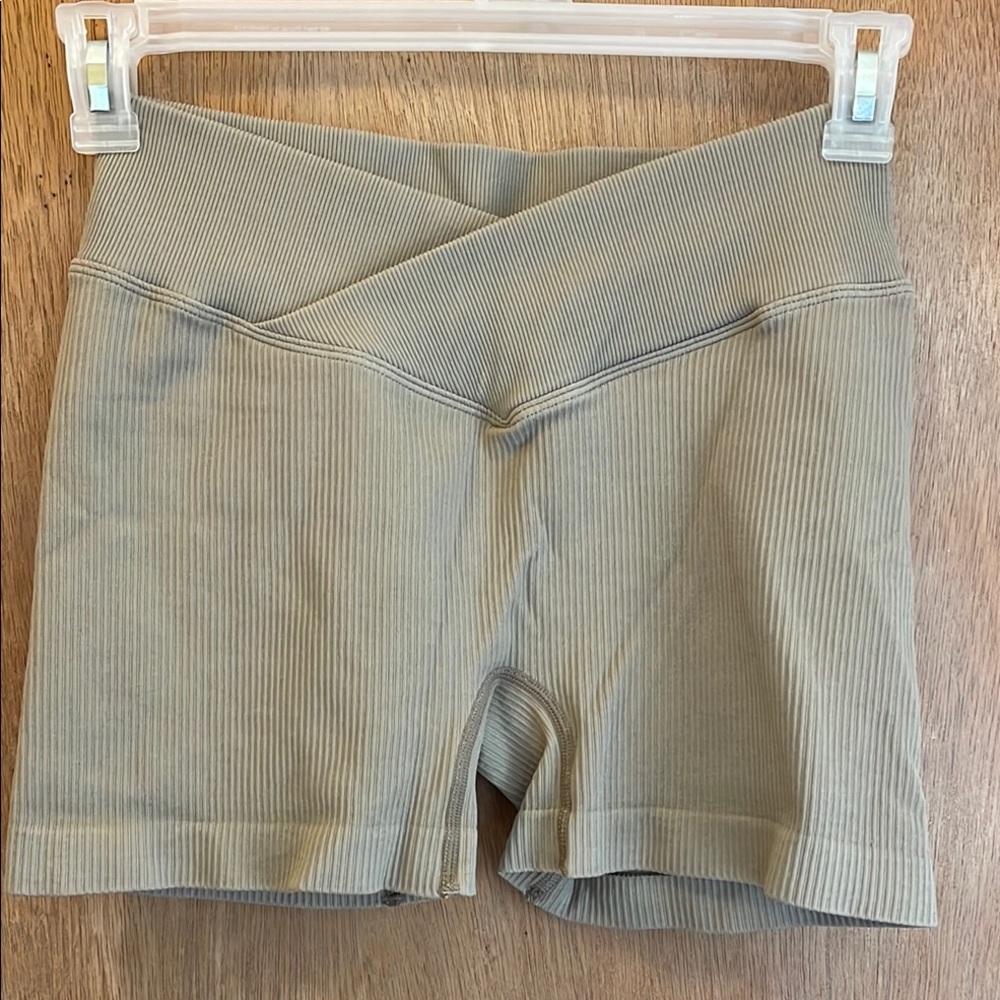 Women's Tan Ribbed Bike Shorts NWOT Sz L